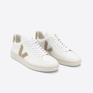 Veja V-12 leather white dune